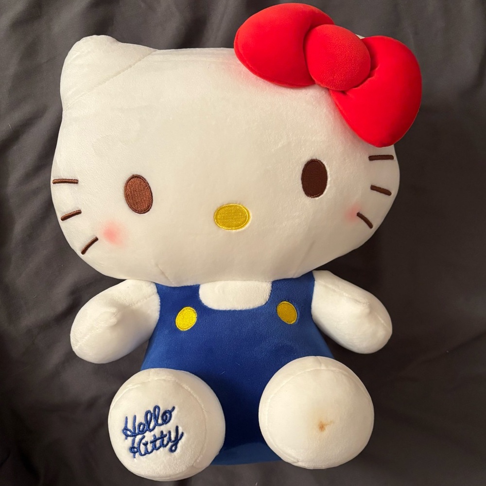 HELLO KITTY PLUSHIE